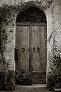 Tuscan Door b&w